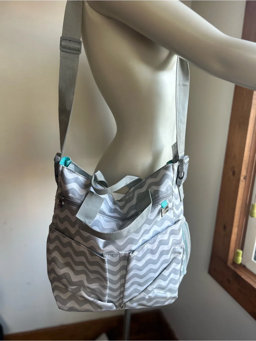 Lename Gray Wave-Print Crossbody Tote Bag with Teal Accent